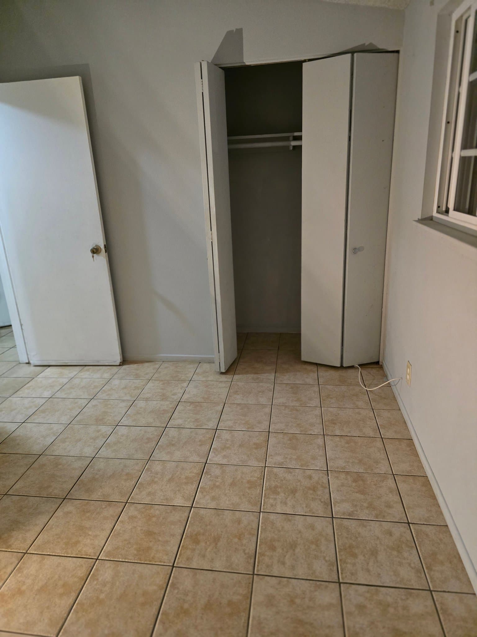 Santa Ana Single Room: 413 S Center St