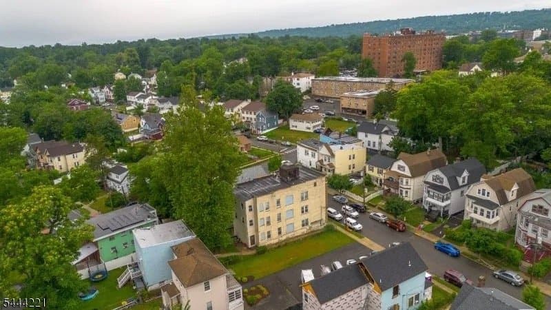 Orange Condo: 290 Ogden St