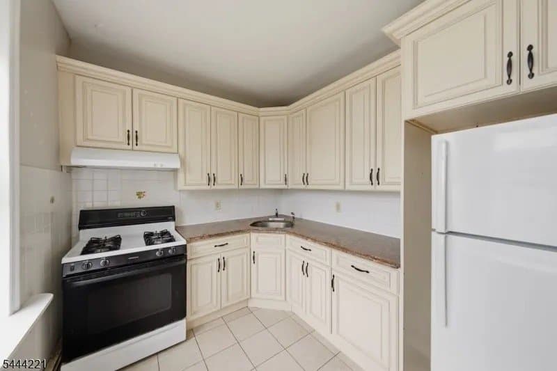 Orange Condo: 290 Ogden St