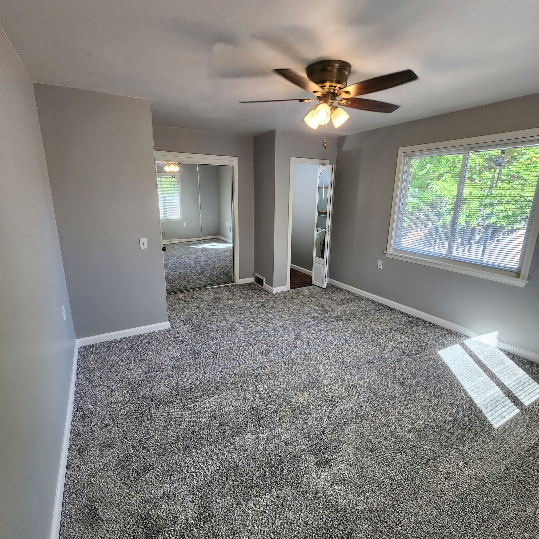 Oakdale House: 5259 Geneva Ave N
