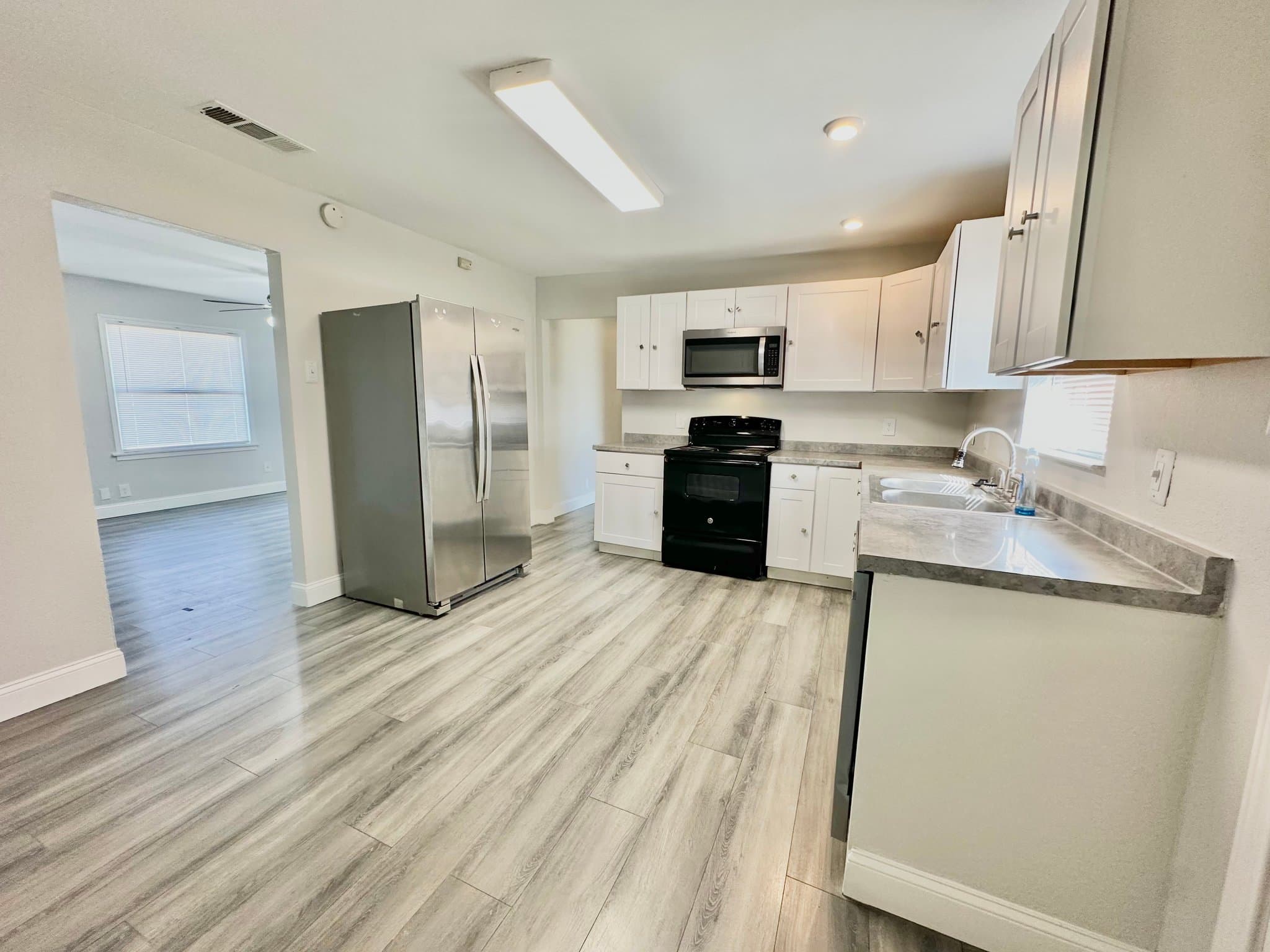 Arlington House: 812 Forrestal Dr