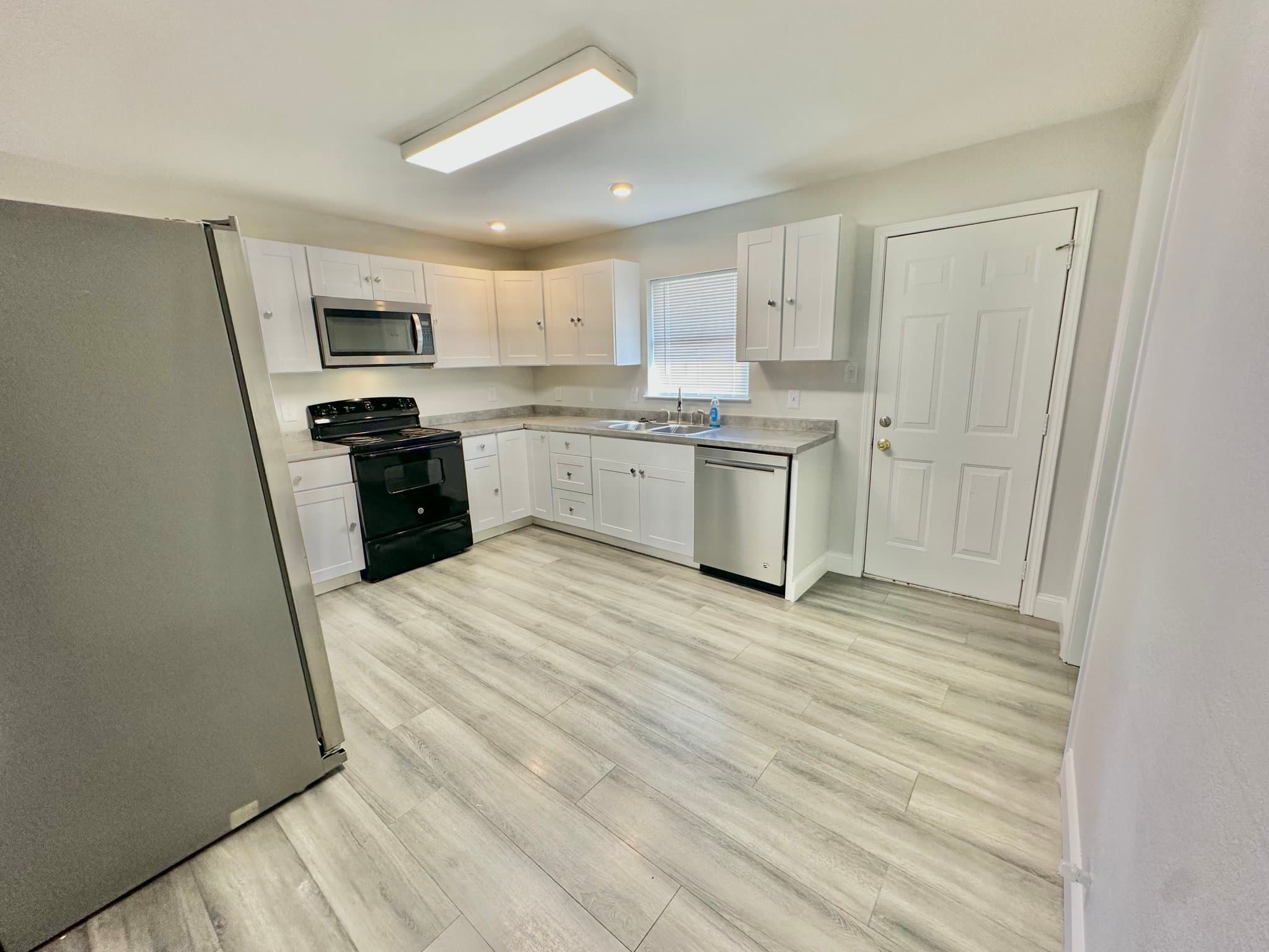 Arlington House: 812 Forrestal Dr