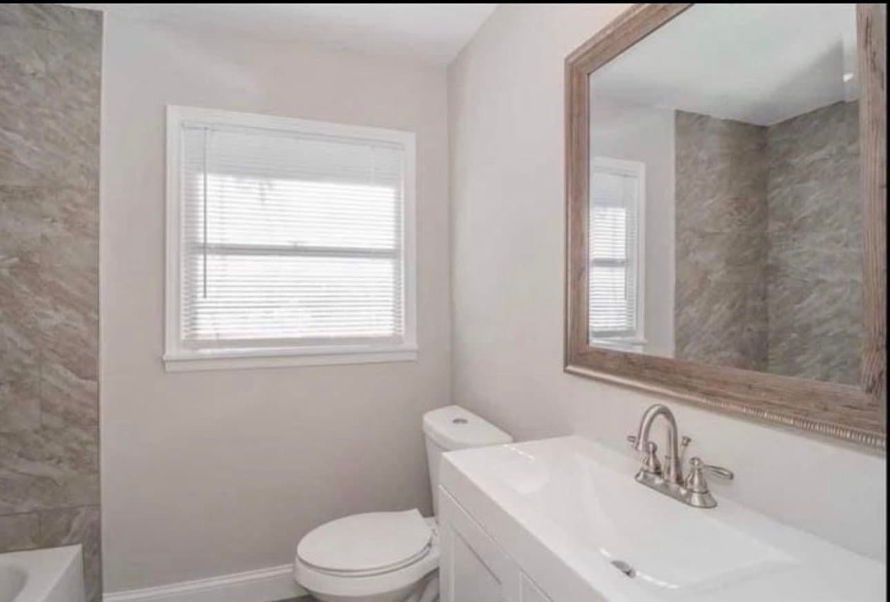 Arlington House: 812 Forrestal Dr