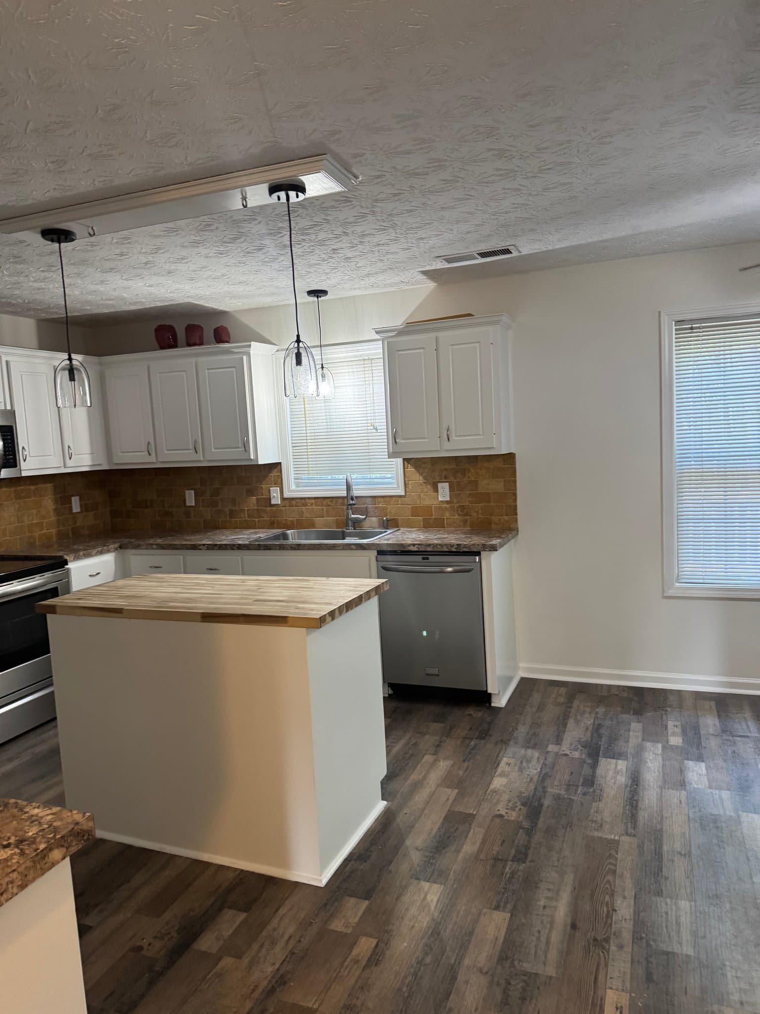 Covington House: 35 Blue Jay Dr