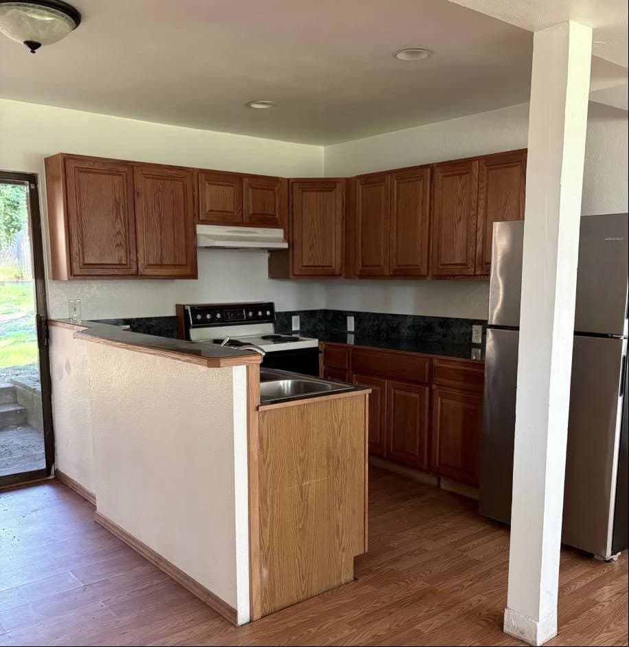 Freeland House: 1459 Manor Way