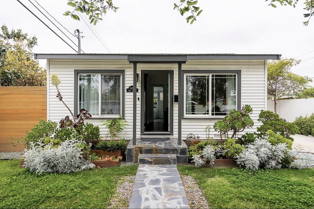 Long Beach House: 5427 Rose Avenue