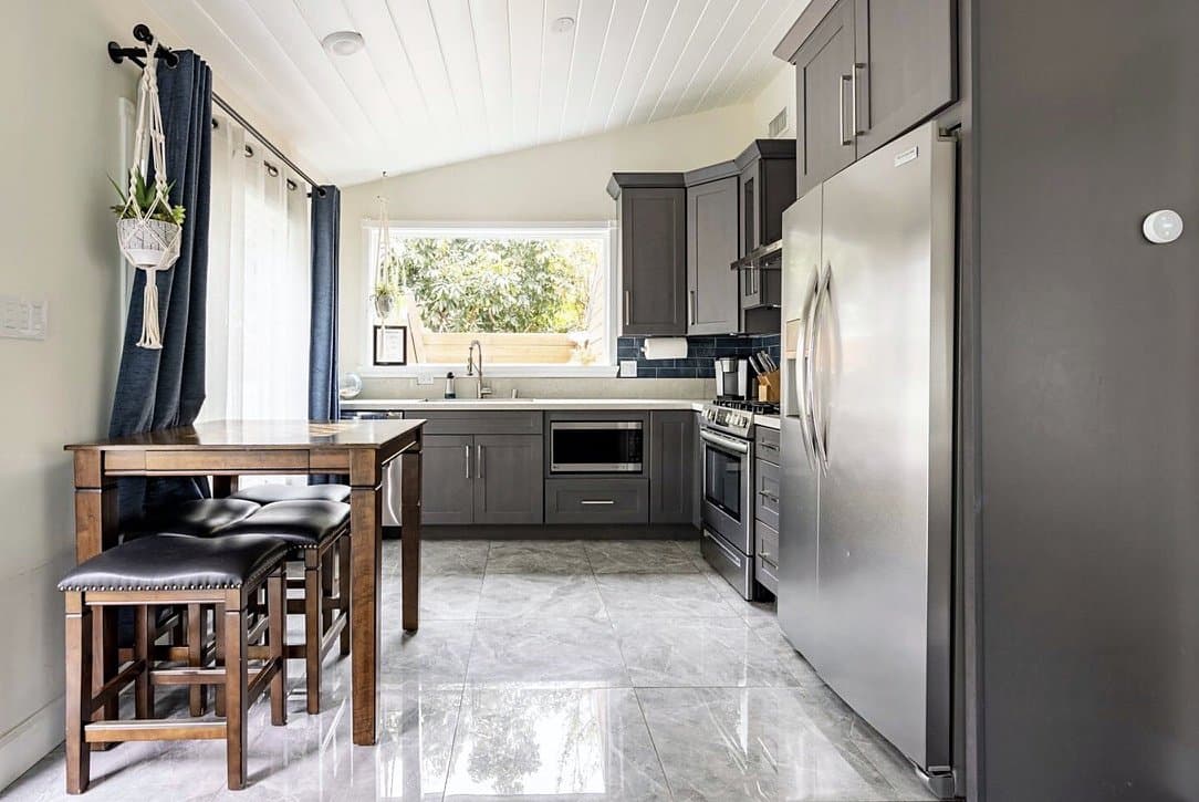 Long Beach House: 5427 Rose Avenue