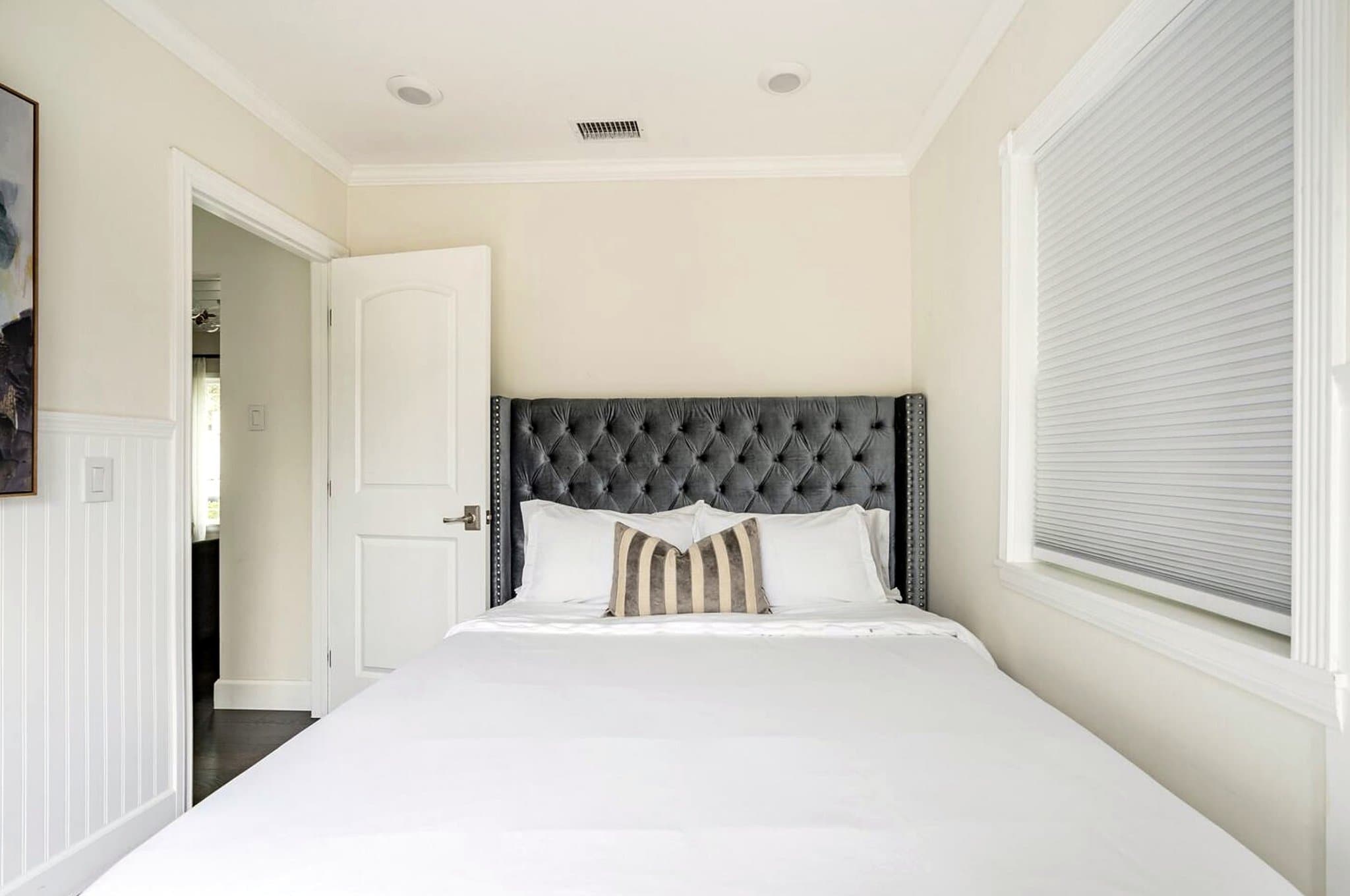 Long Beach House: 5427 Rose Avenue