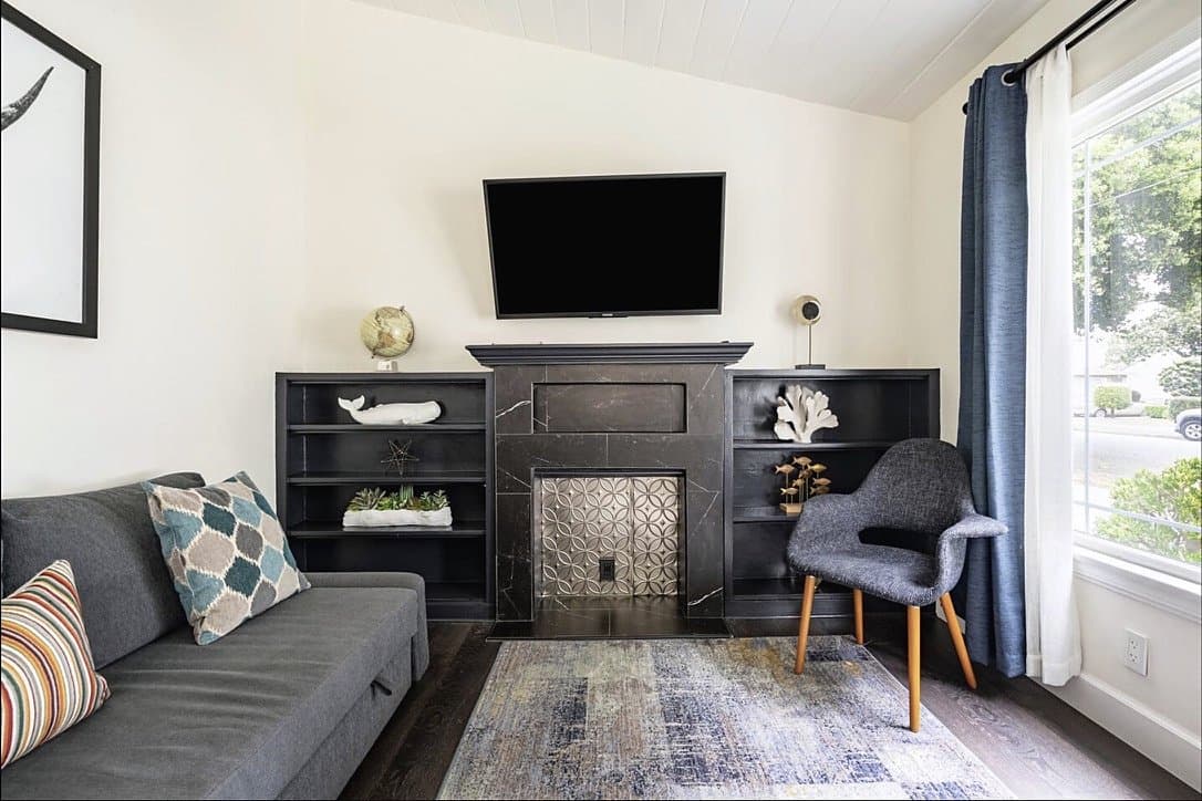 Long Beach House: 5427 Rose Avenue