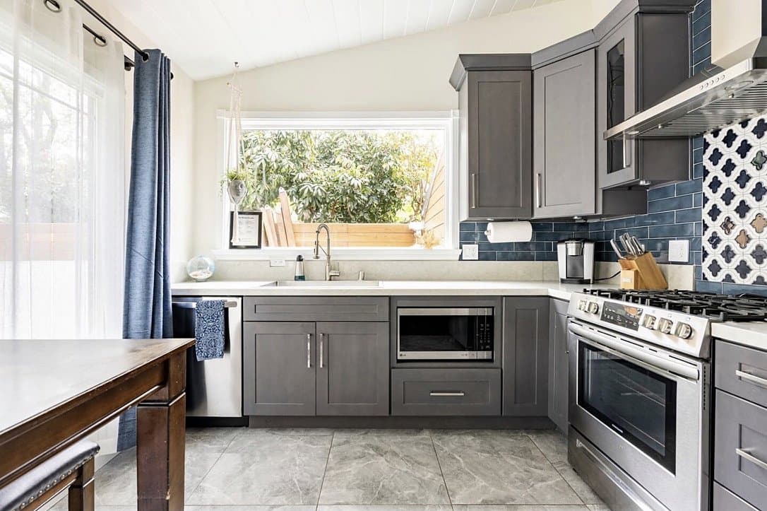 Long Beach House: 5427 Rose Avenue