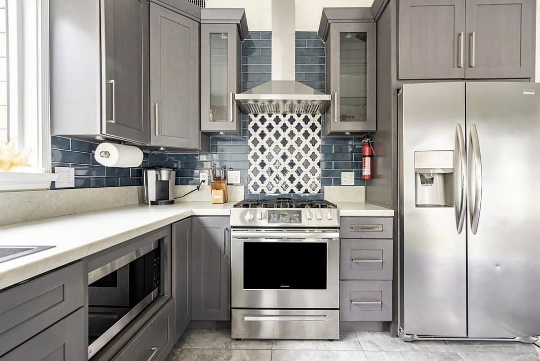 Long Beach House: 5427 Rose Avenue