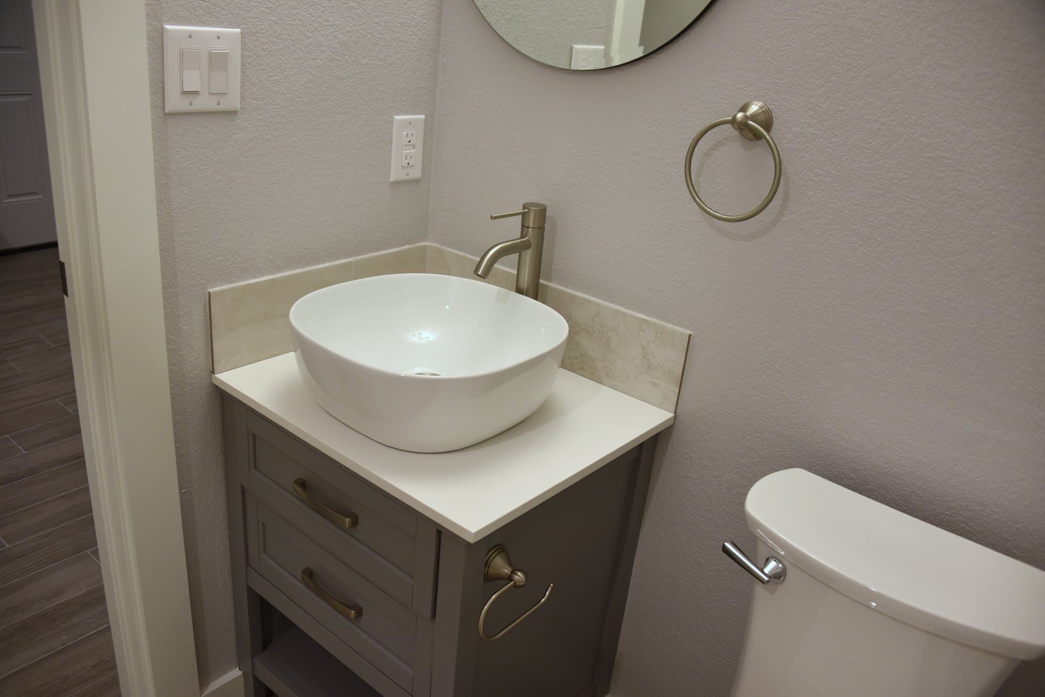 Luling Townhome: 1033 East Milam