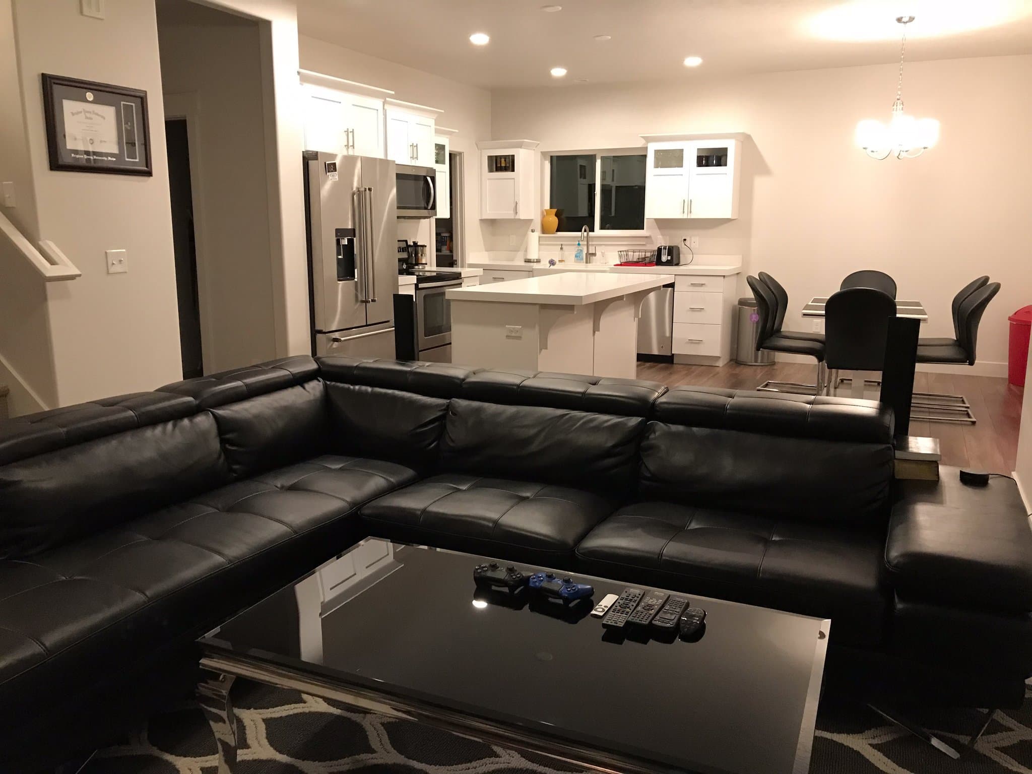 Vineyard House: 96 w 570 n