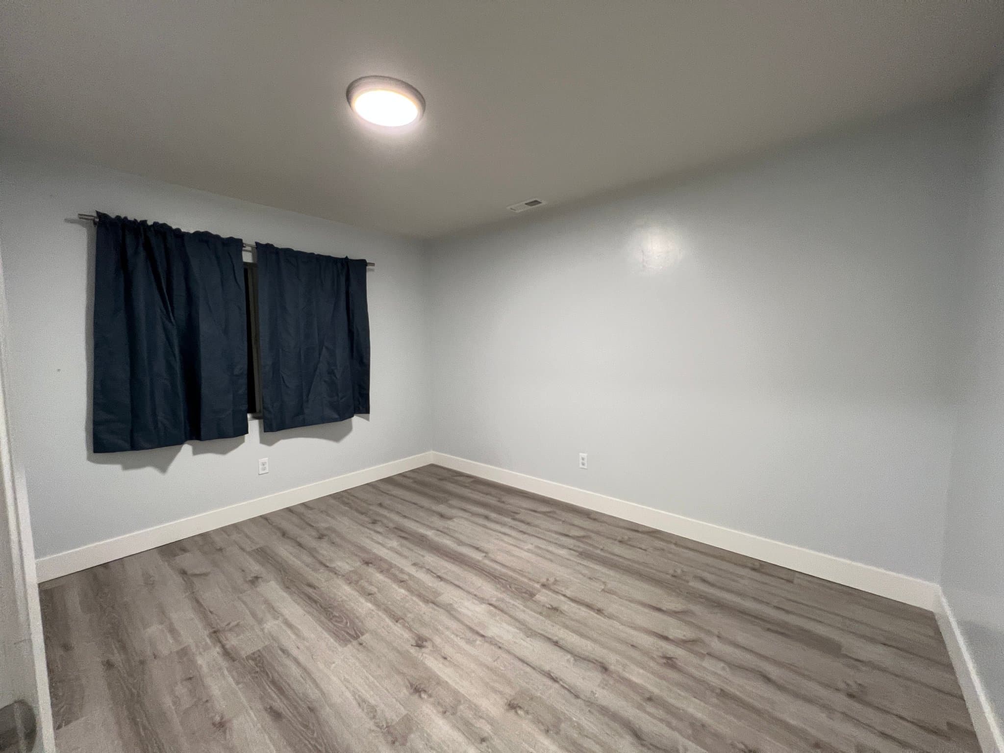 Vineyard House: 96 w 570 n