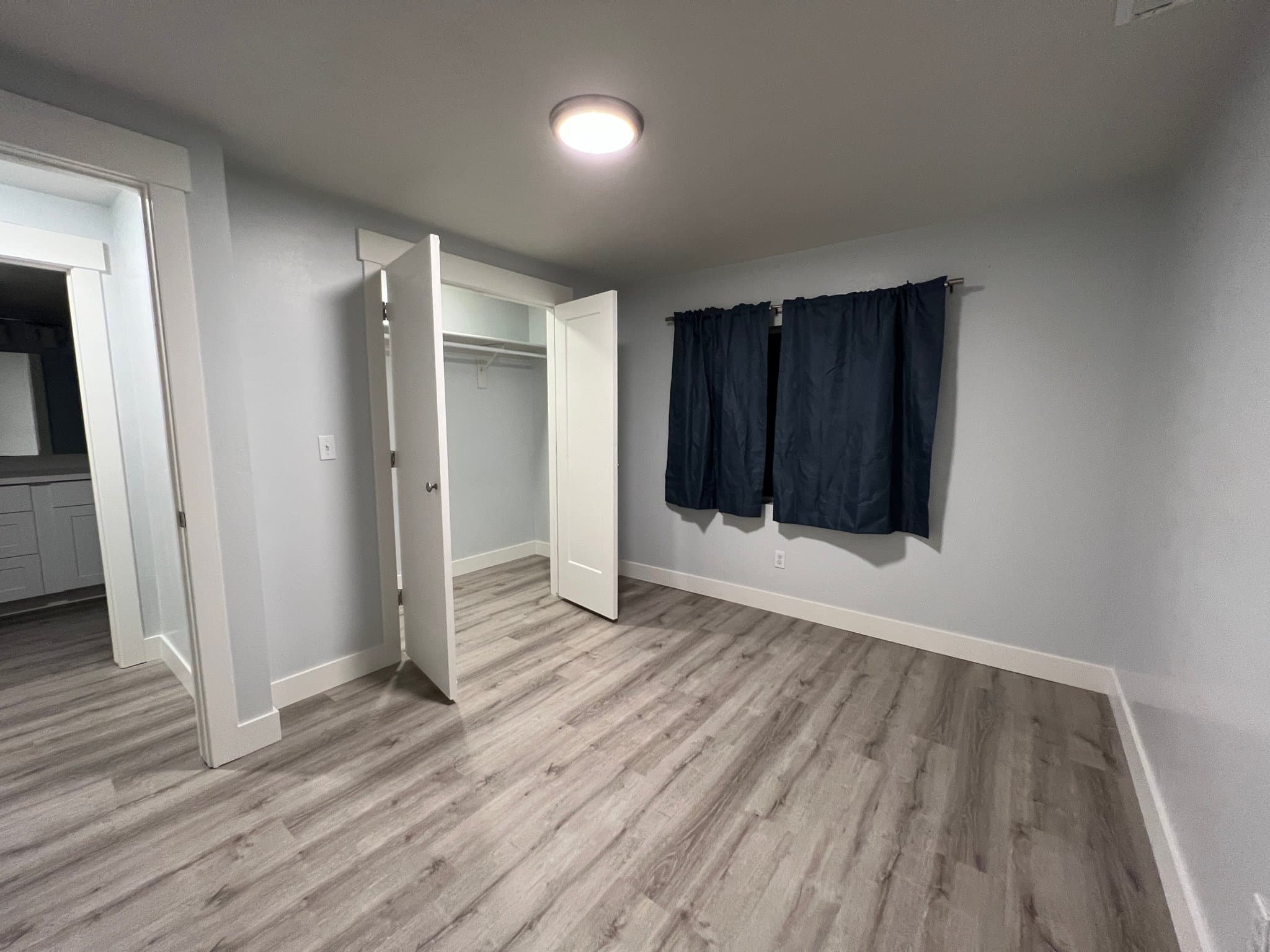 Vineyard House: 96 w 570 n