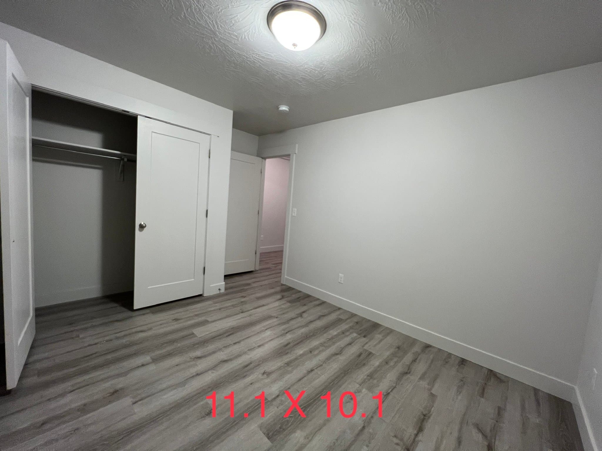 Vineyard House: 96 w 570 n
