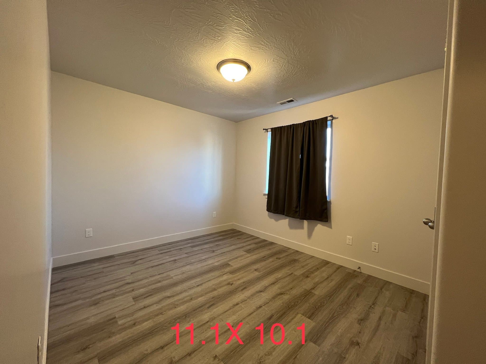 Vineyard House: 96 w 570 n