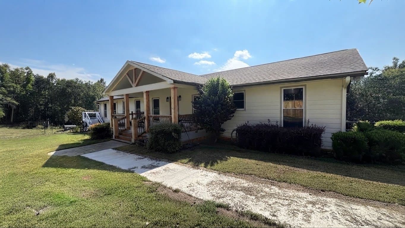 Winder House: 806 clyde boyd rd