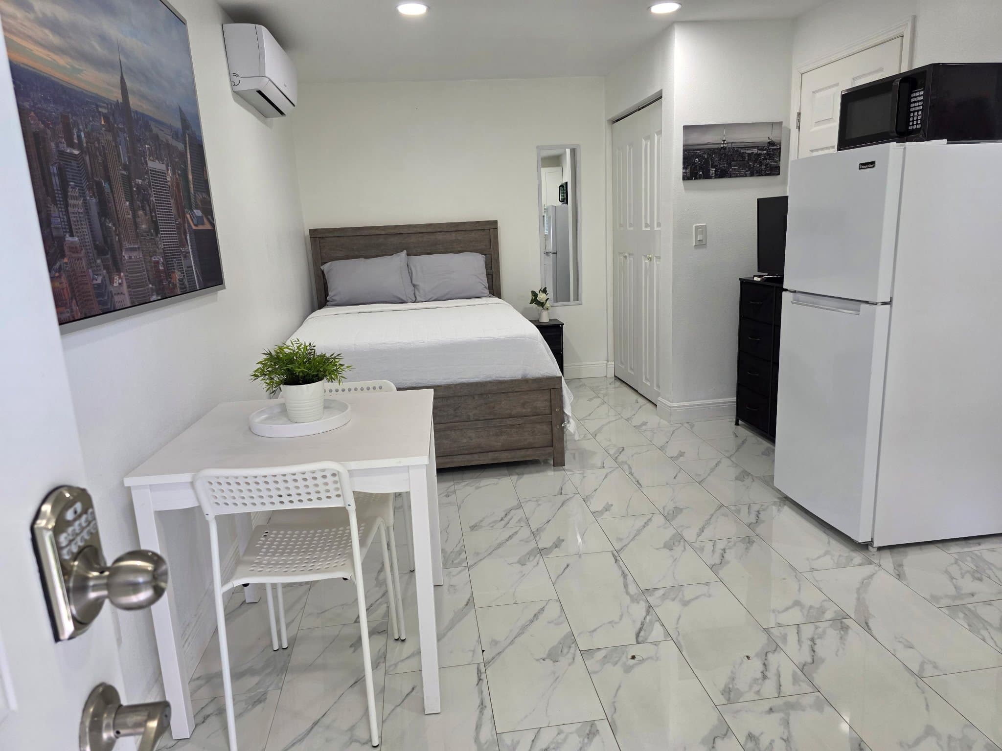 Tampa Single Room: 32 River Cove Dr