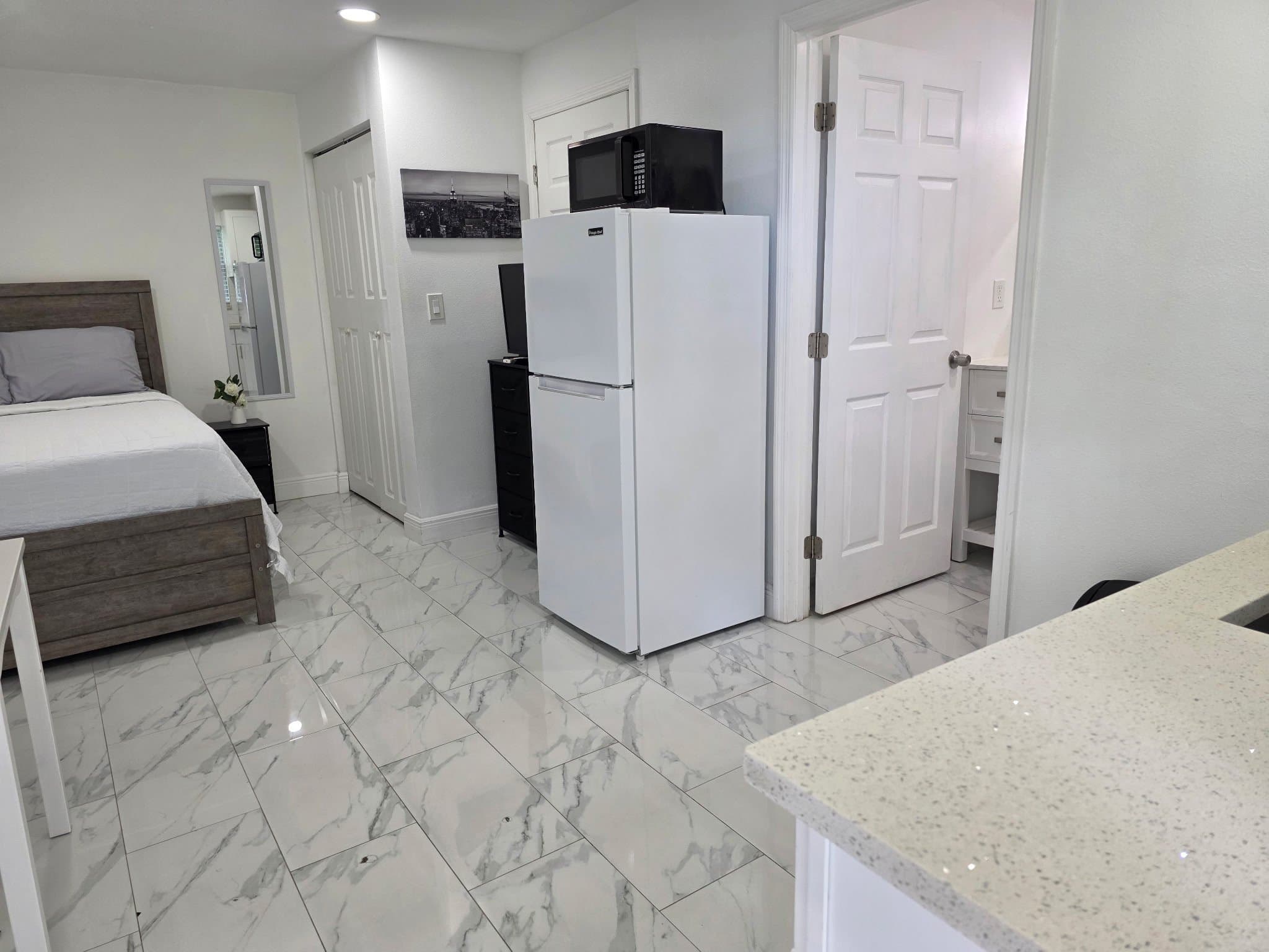 Tampa Single Room: 32 River Cove Dr