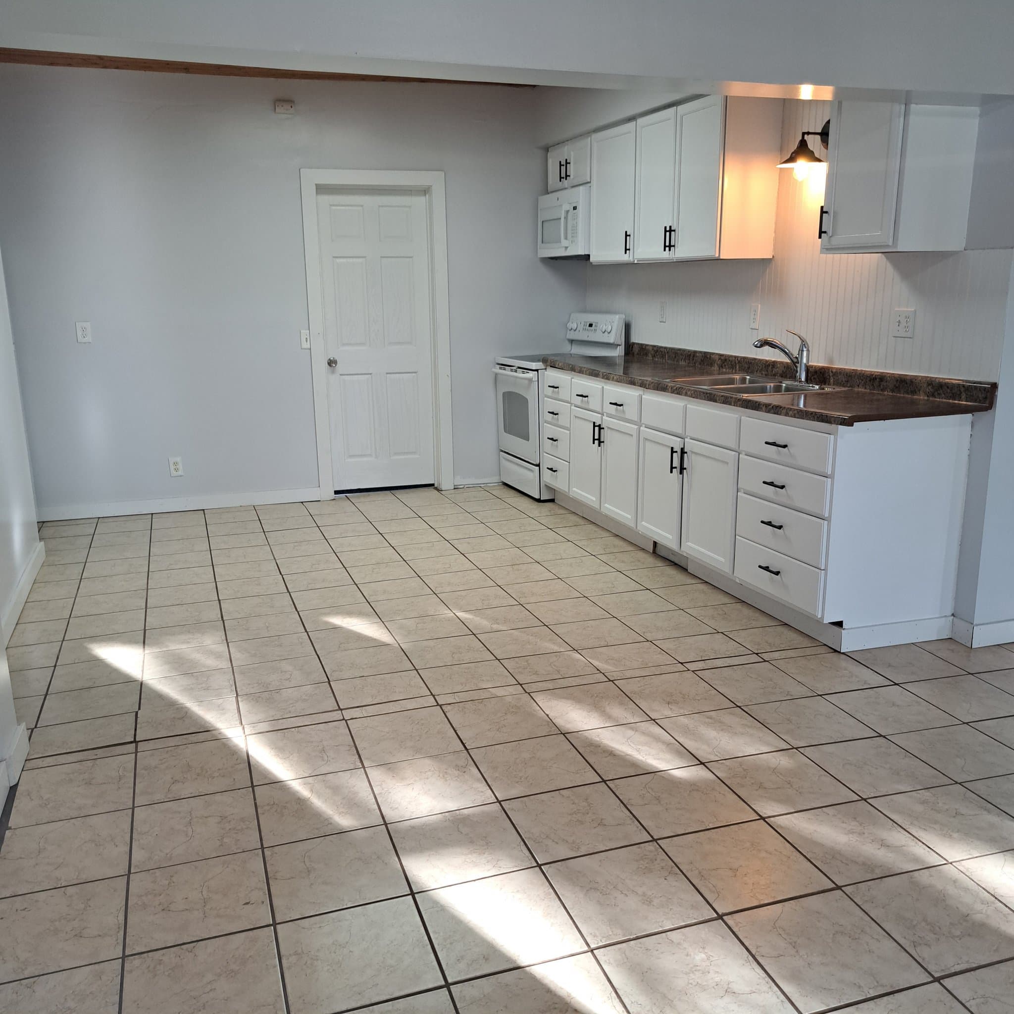 New Prague House: 502 1st Ave NW