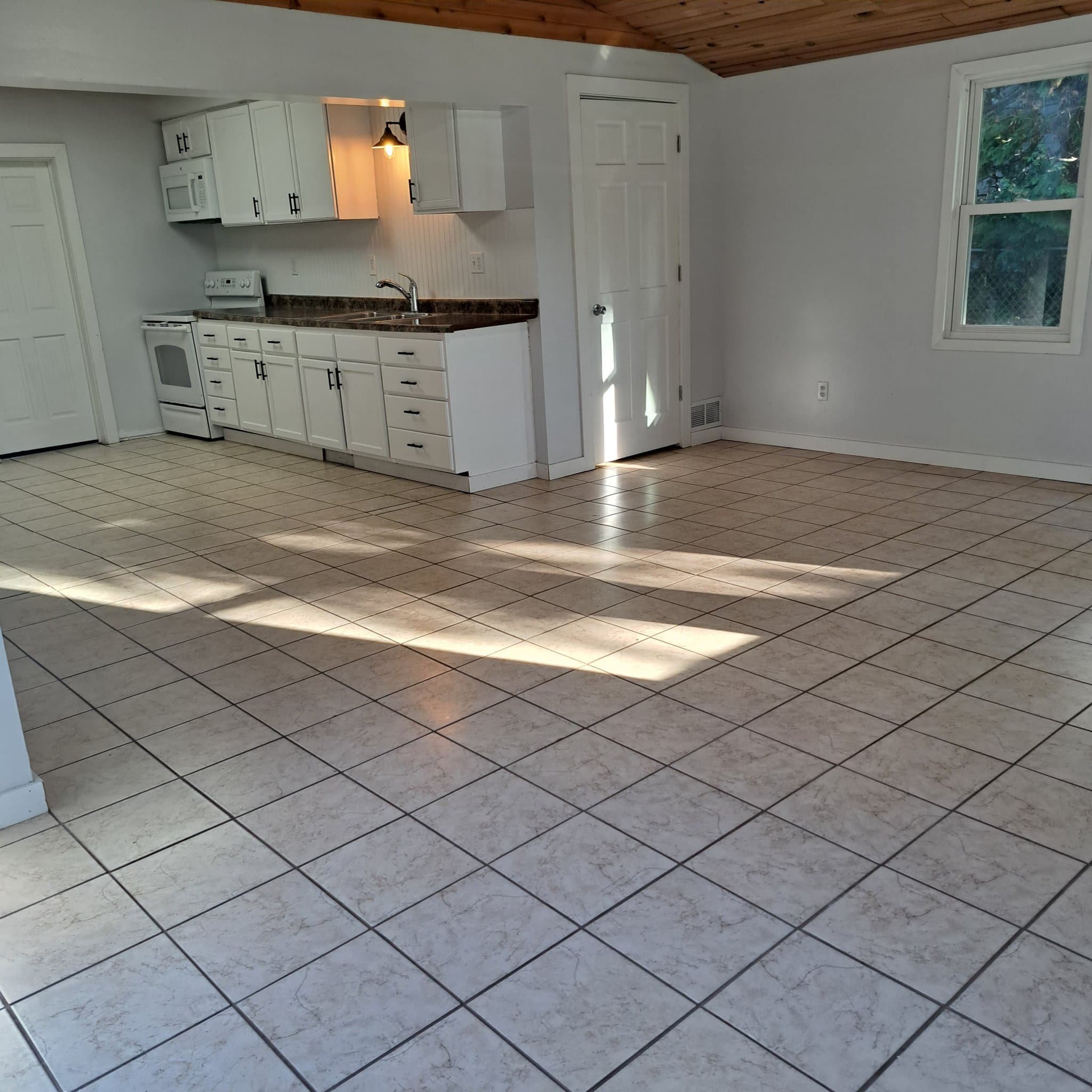 New Prague House: 502 1st Ave NW