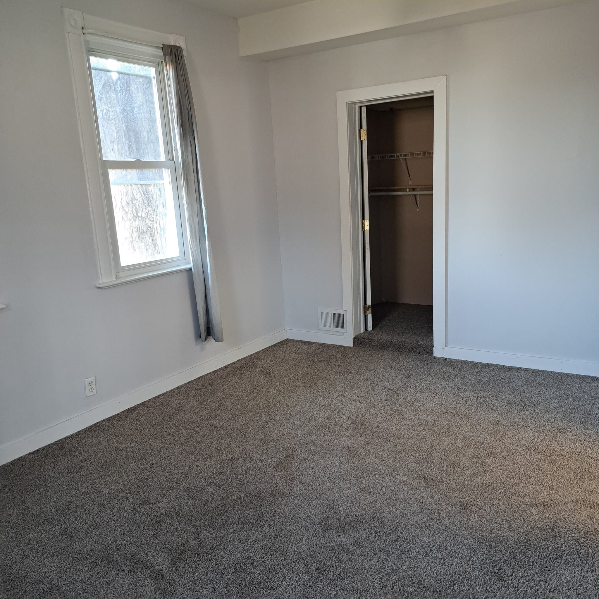 New Prague House: 502 1st Ave NW
