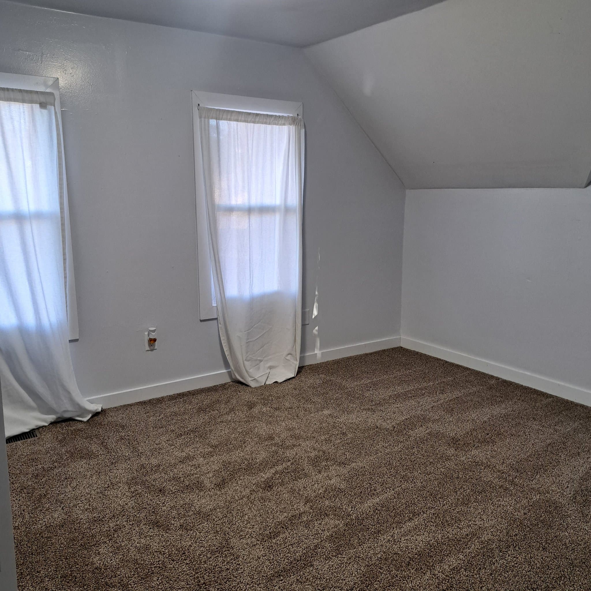 New Prague House: 502 1st Ave NW