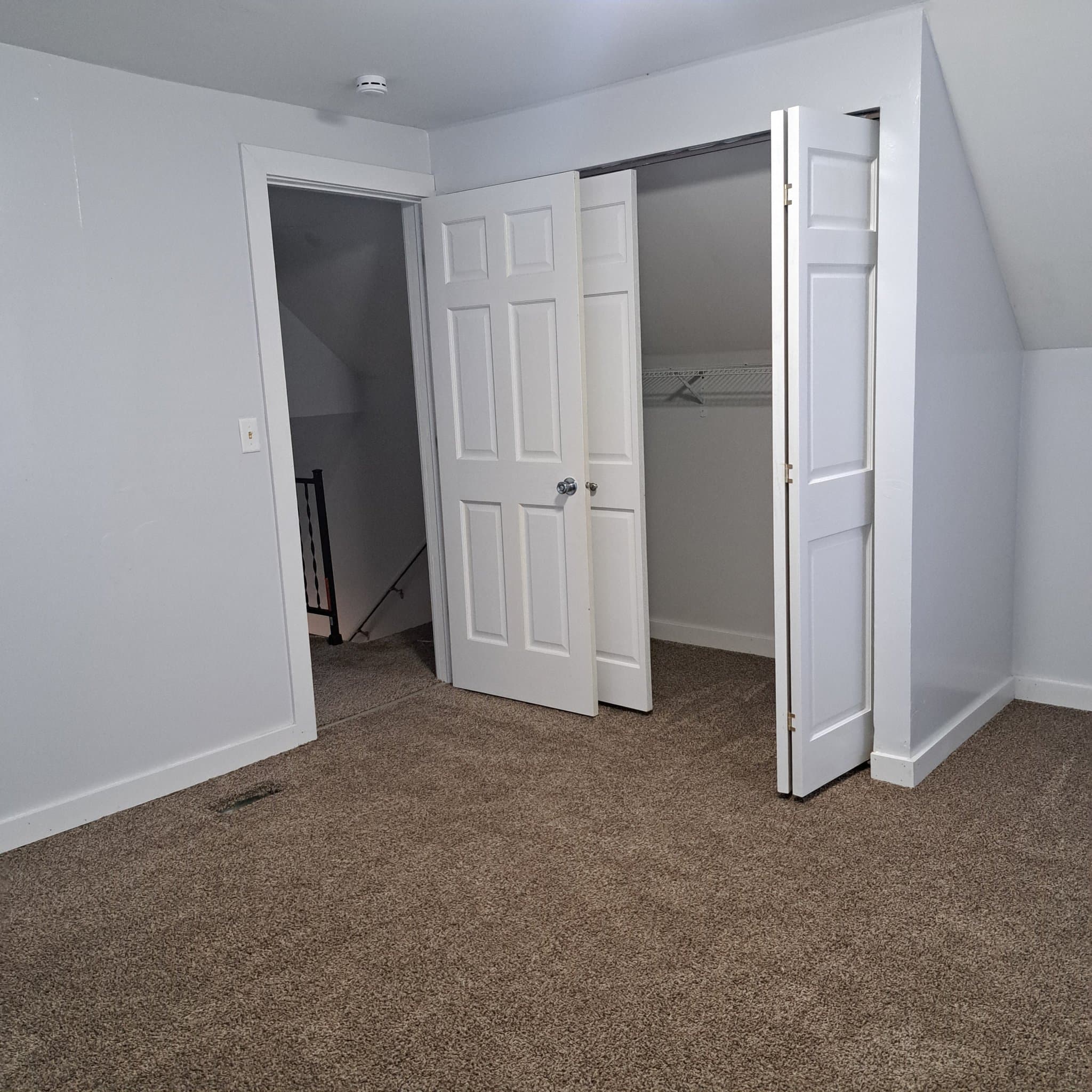 New Prague House: 502 1st Ave NW