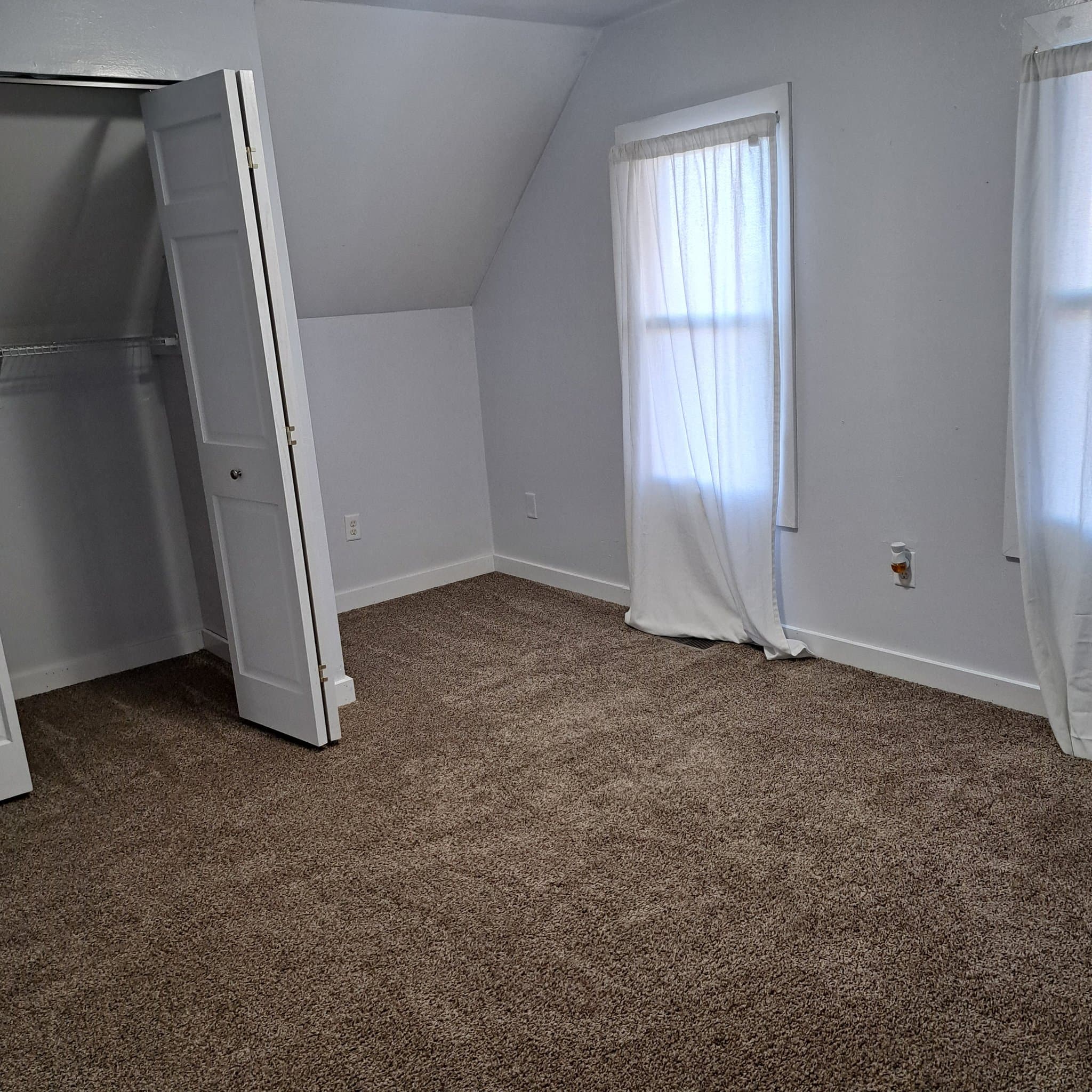 New Prague House: 502 1st Ave NW