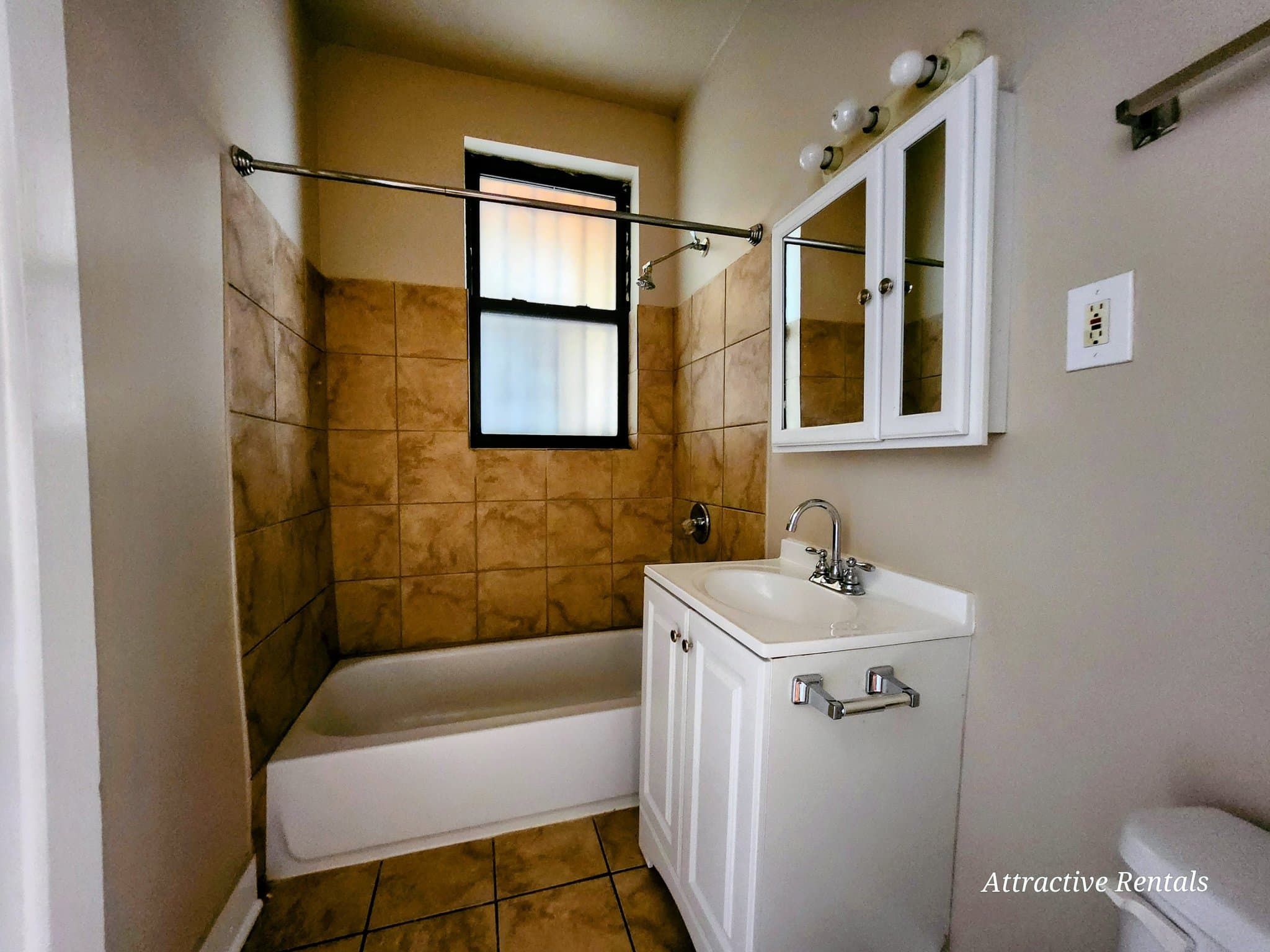 Chicago Apartment: 53 E Marquette Rd