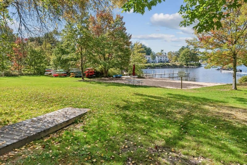 Naples House: 24 East Shore Beach RD