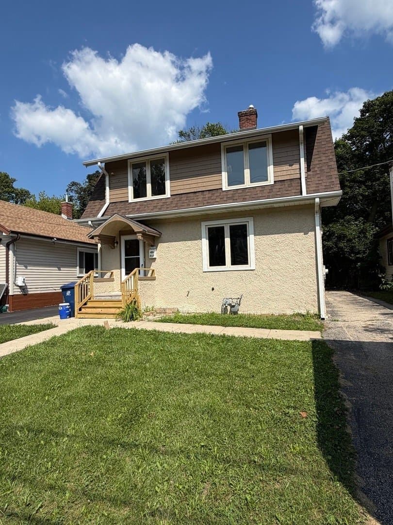Waukegan House: 717 New York