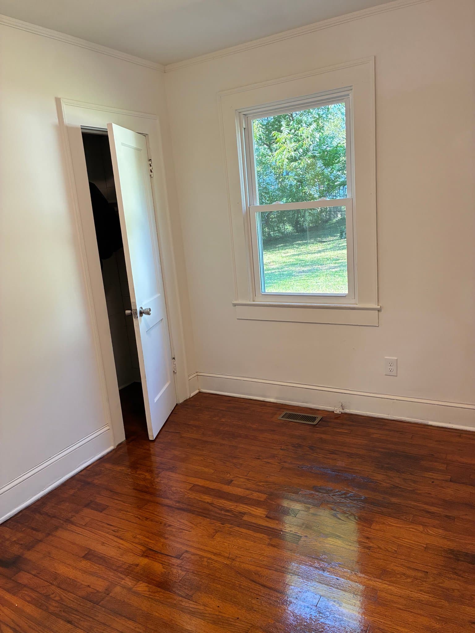 Burlington House: 1515 Melody Ln