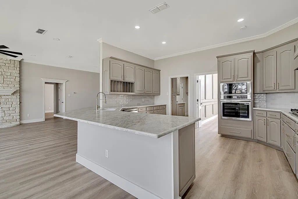 Weatehrford House: 125 Devon CT