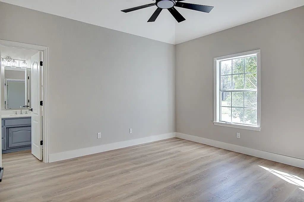 Weatehrford House: 125 Devon CT