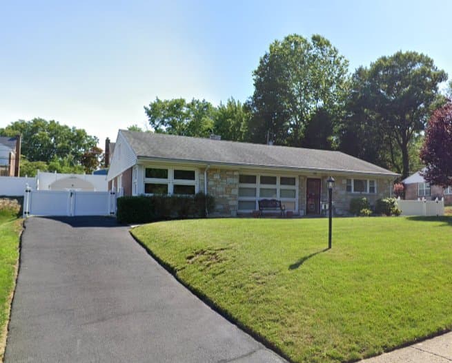 Cheltenham House: 8 Edgemoor Rd