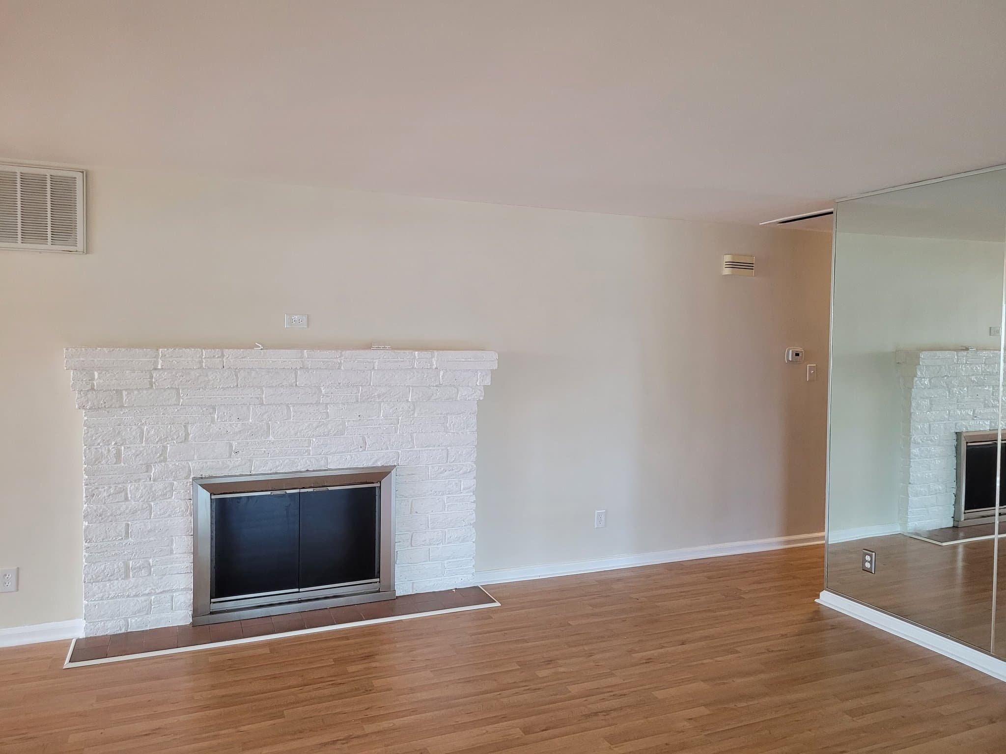 Cheltenham House: 8 Edgemoor Rd