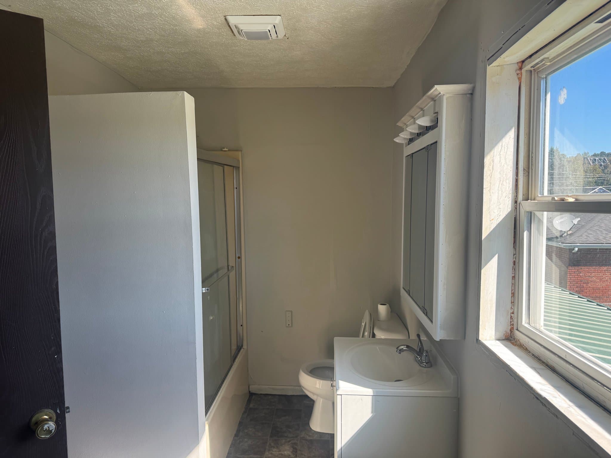 Kenova Apartment: 306 15th St