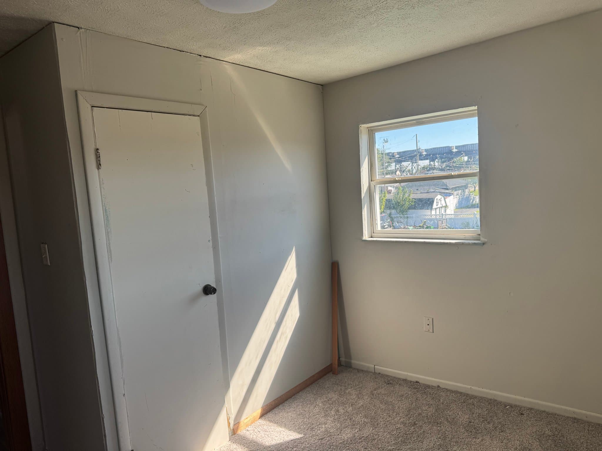 Kenova Apartment: 306 15th St