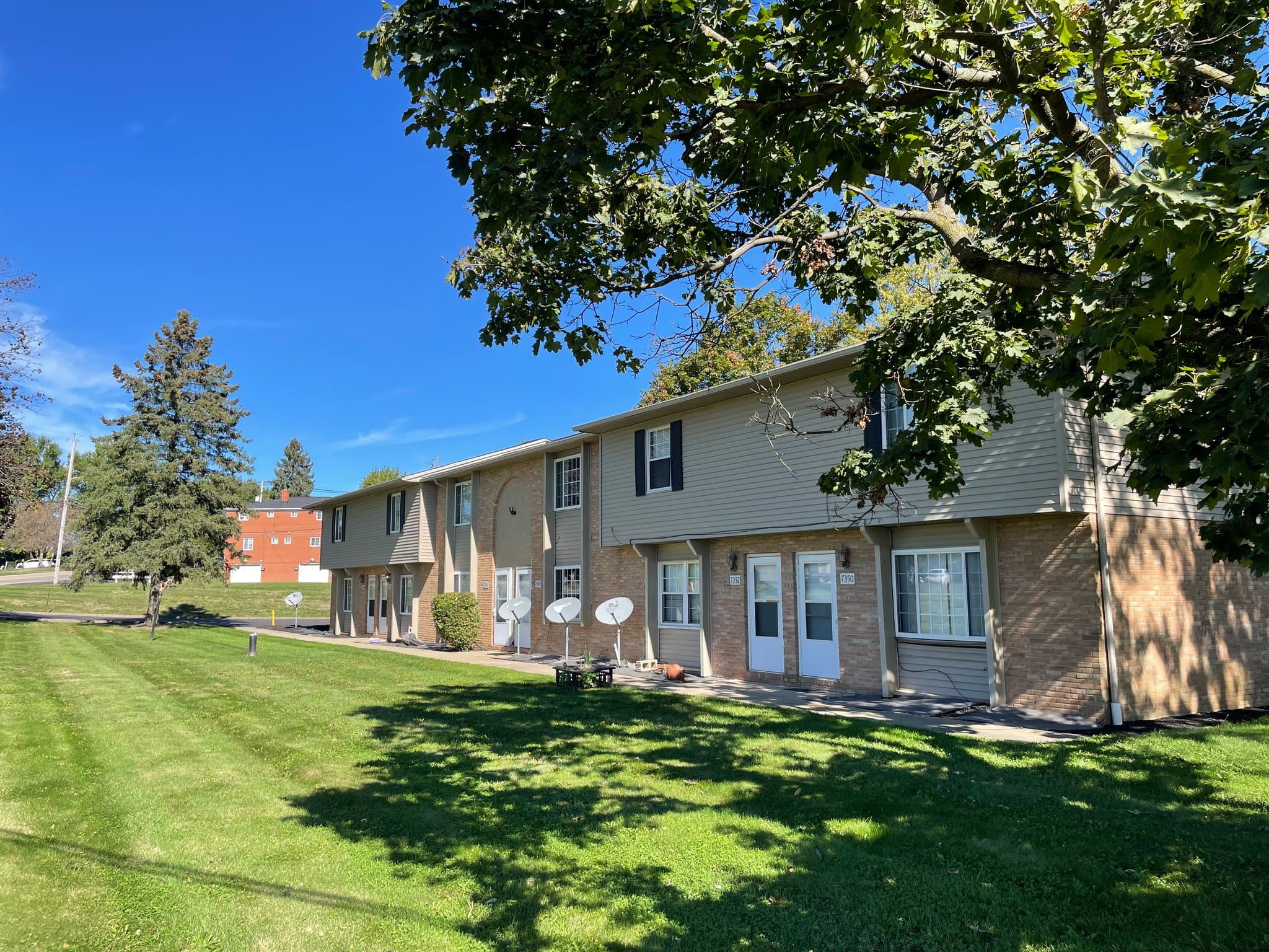 North Canton Apartment: 7320 Sunset Strip NW