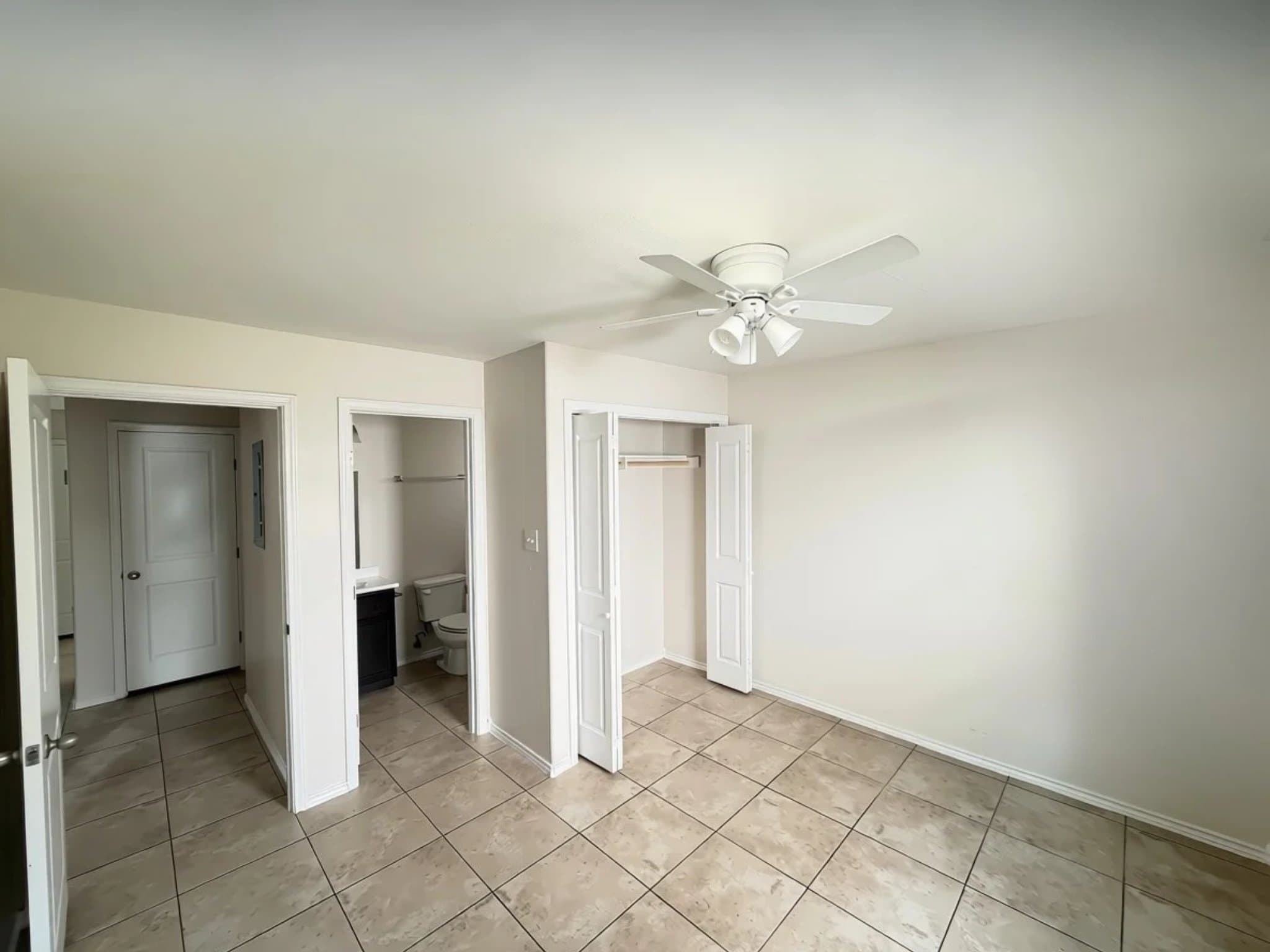 Laredo Apartment: 2601 Lomas del sur