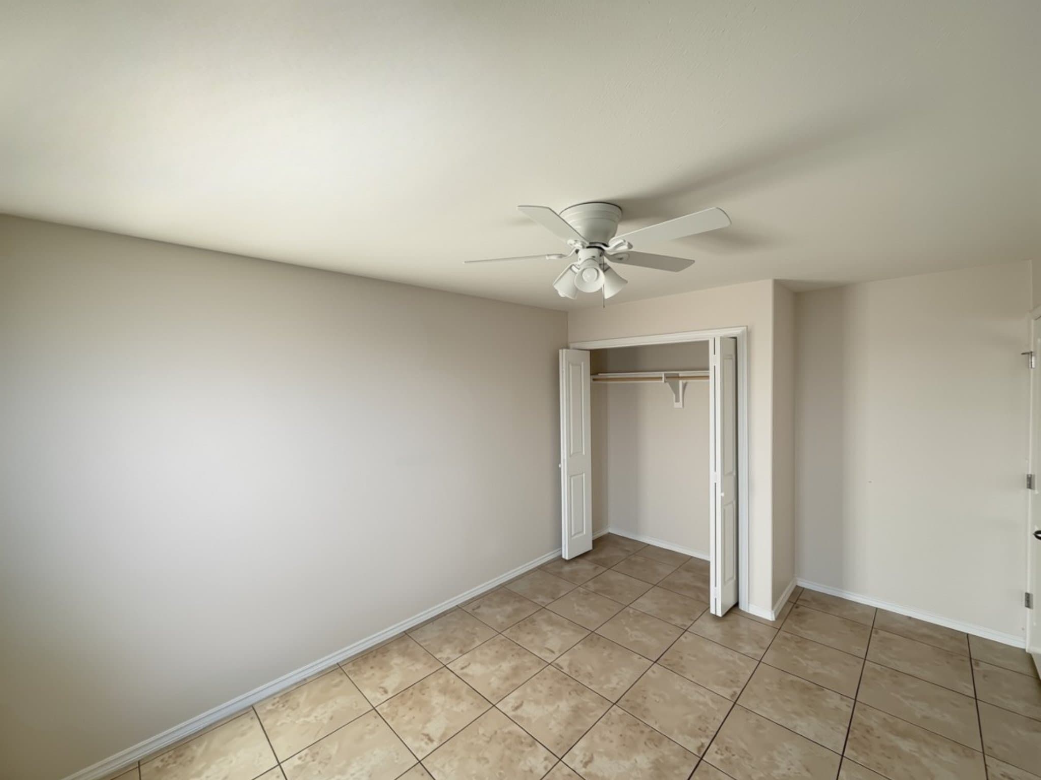 Laredo Apartment: 2601 Lomas del sur