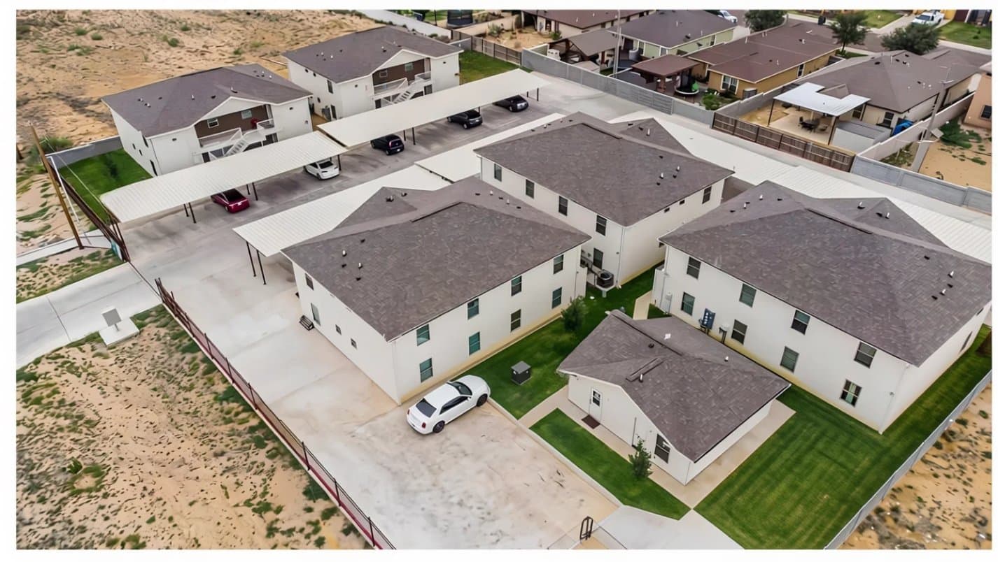 Laredo Apartment: 2601 Lomas del sur