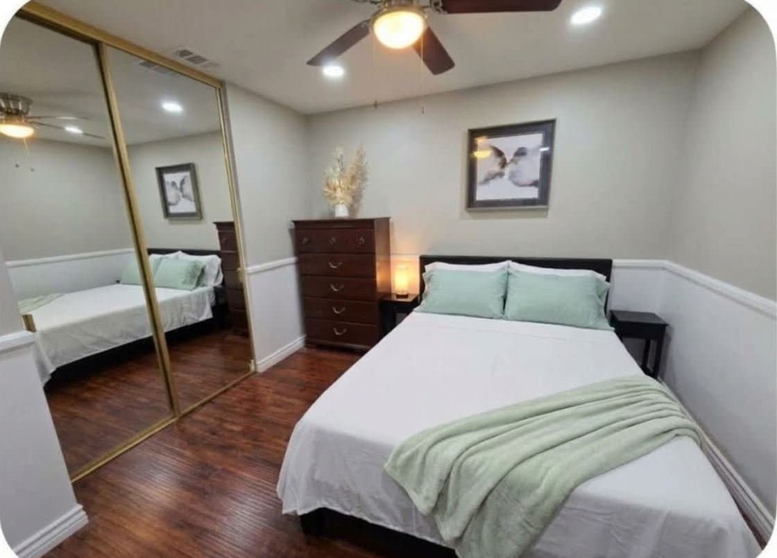 Huntington Beach Single Room: 22322 Wallingford Lane