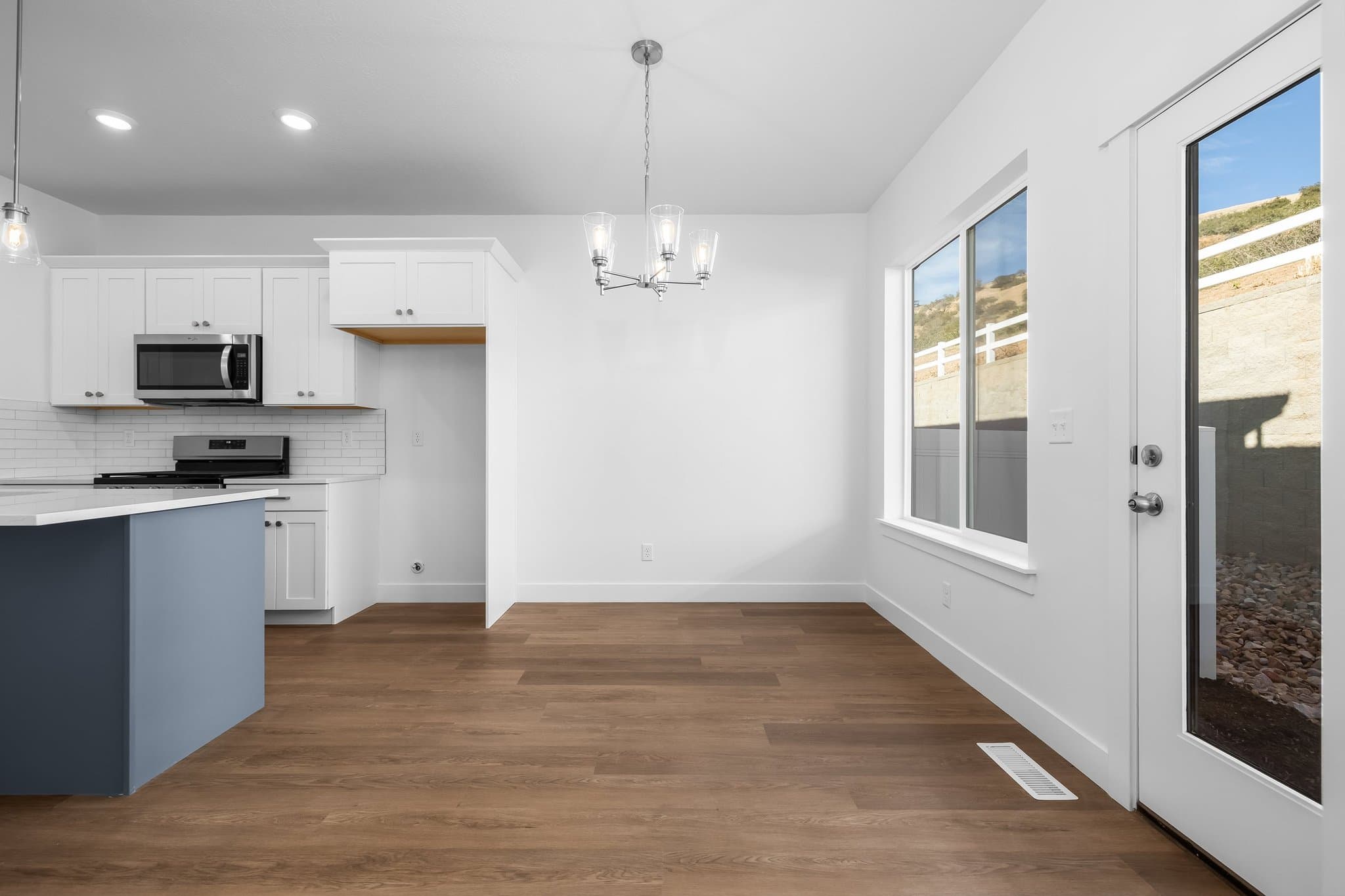 Mapleton Townhome: 5347 S. Acacia Dr.