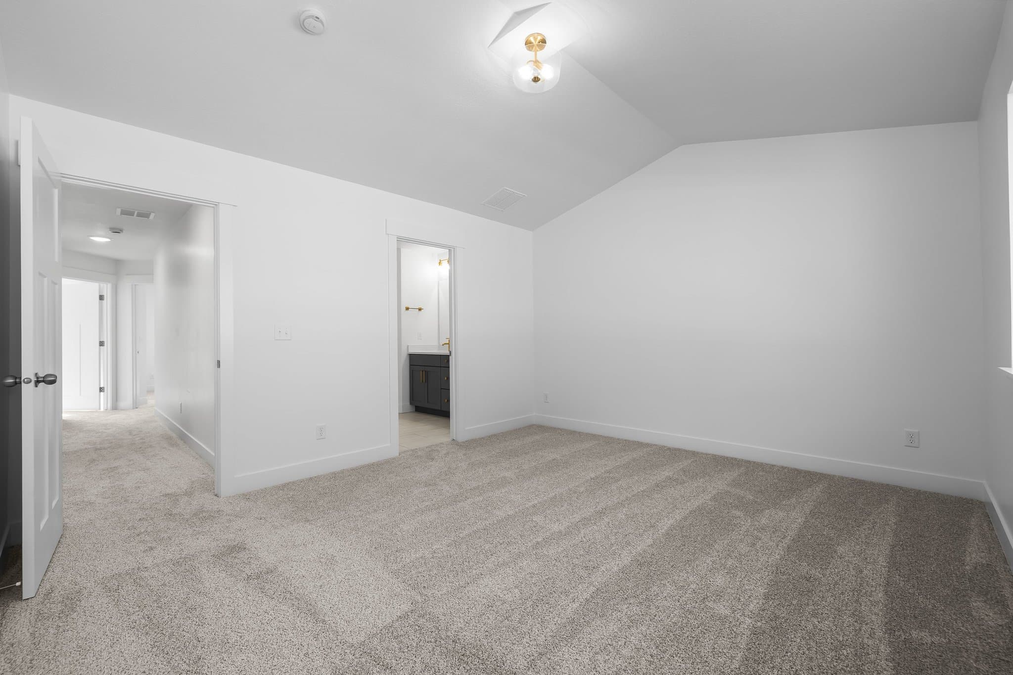 Mapleton Townhome: 5347 S. Acacia Dr.