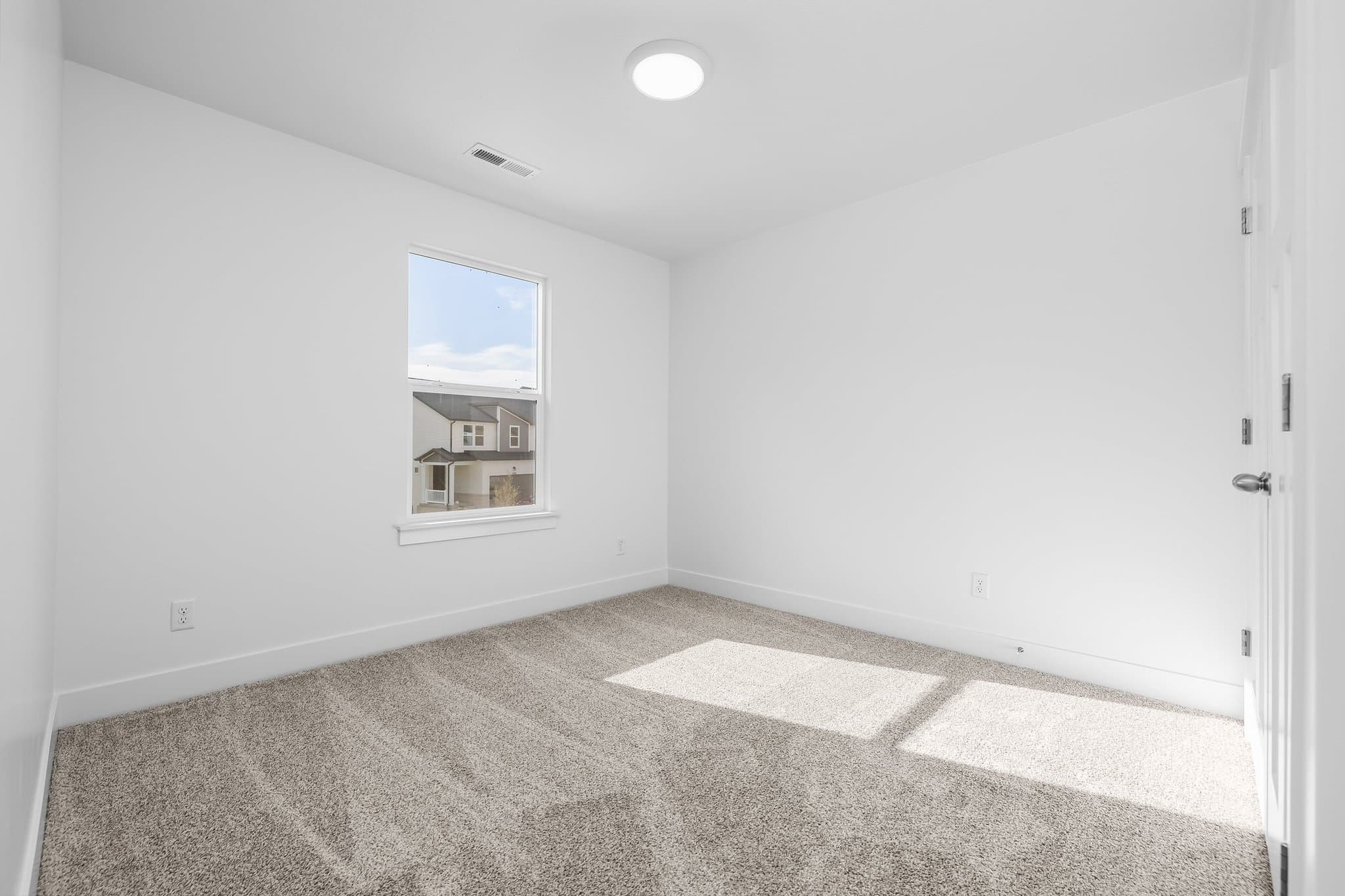 Mapleton Townhome: 5347 S. Acacia Dr.