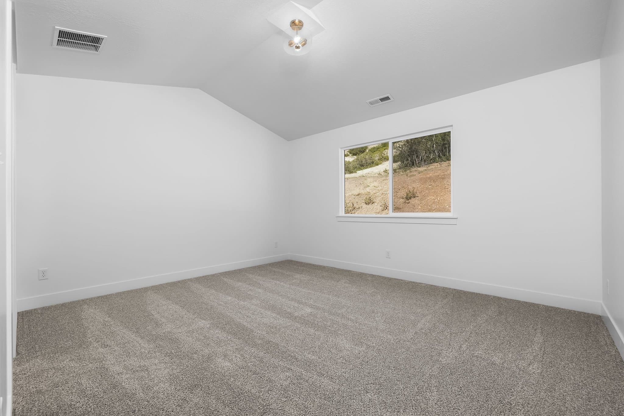 Mapleton Townhome: 5347 S. Acacia Dr.