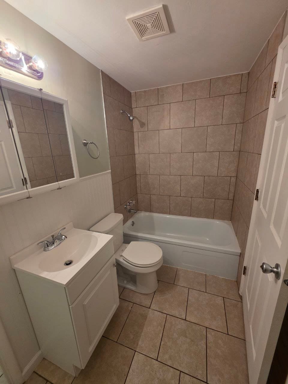 Dayton House: 5723 Hinckley Court